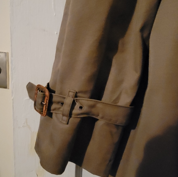 Great condition Burberry trench coat with removable liner - Picture 3 of 15